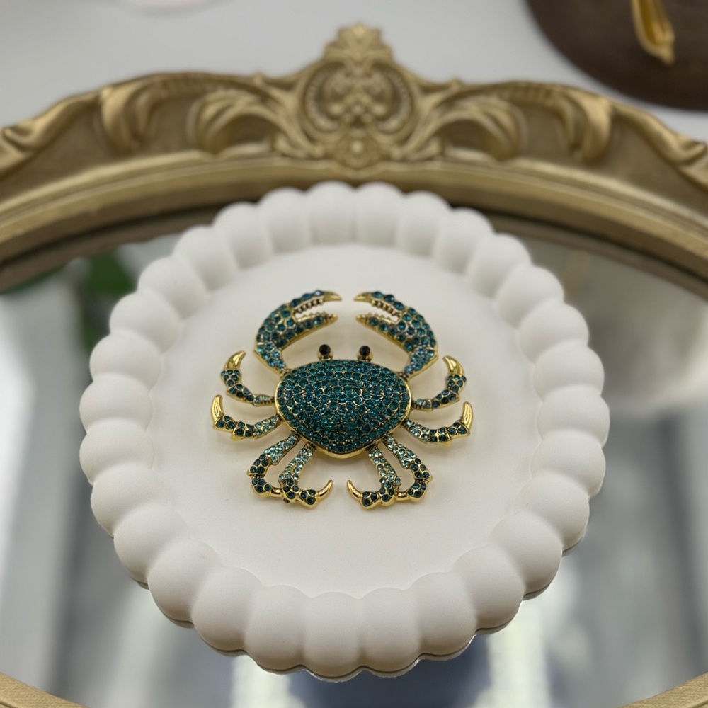 Blue Crab Crystal Brooch Pin 🦀✨ - Picture 5 of 11